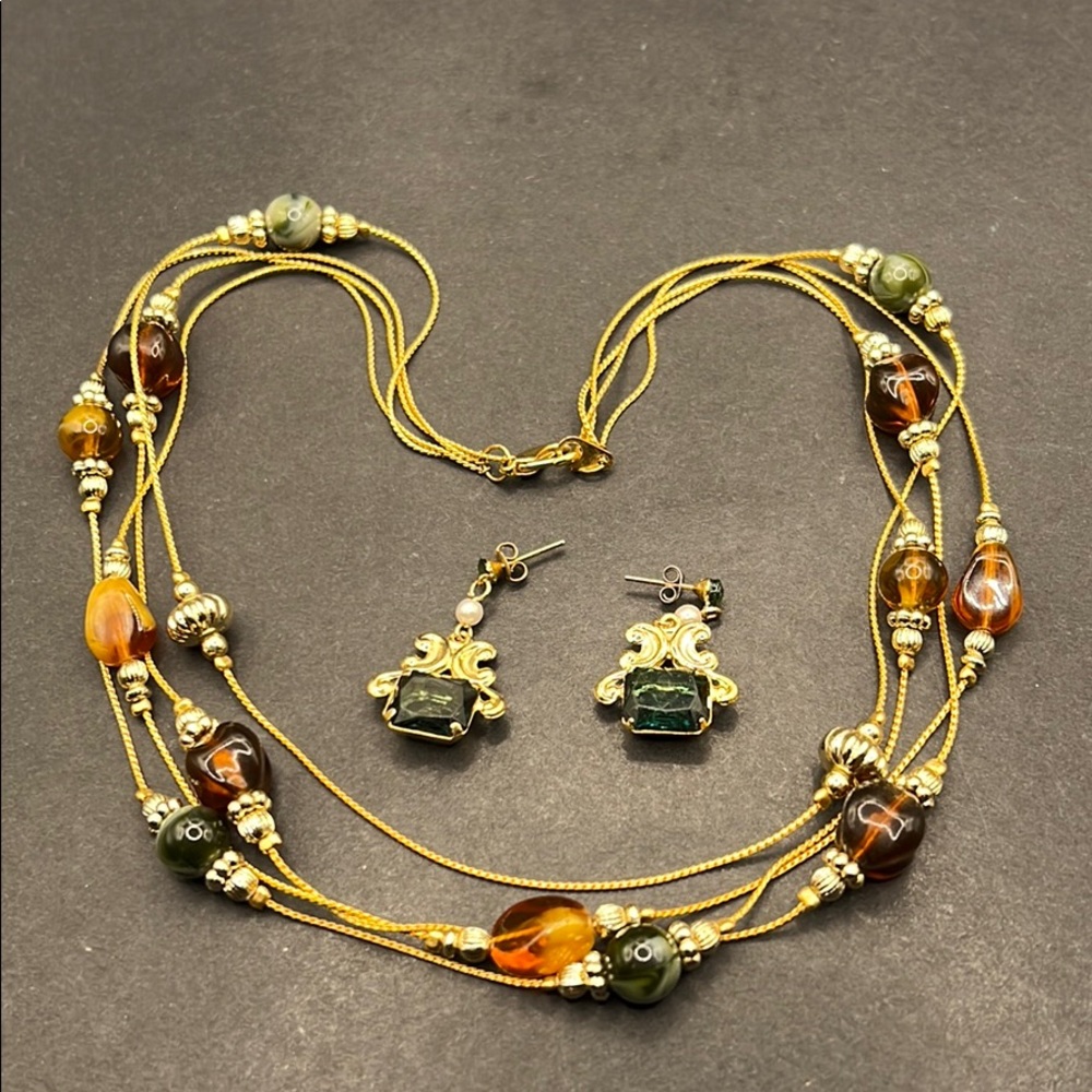 Faux stone beaded necklace, rhinestone earrings
